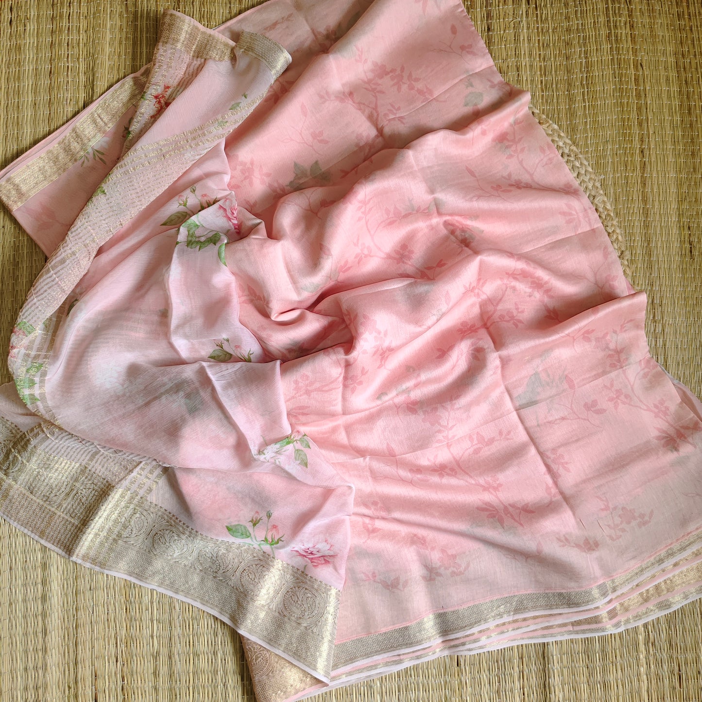 Chiffon Print Saree | Pink - Golden Nivah