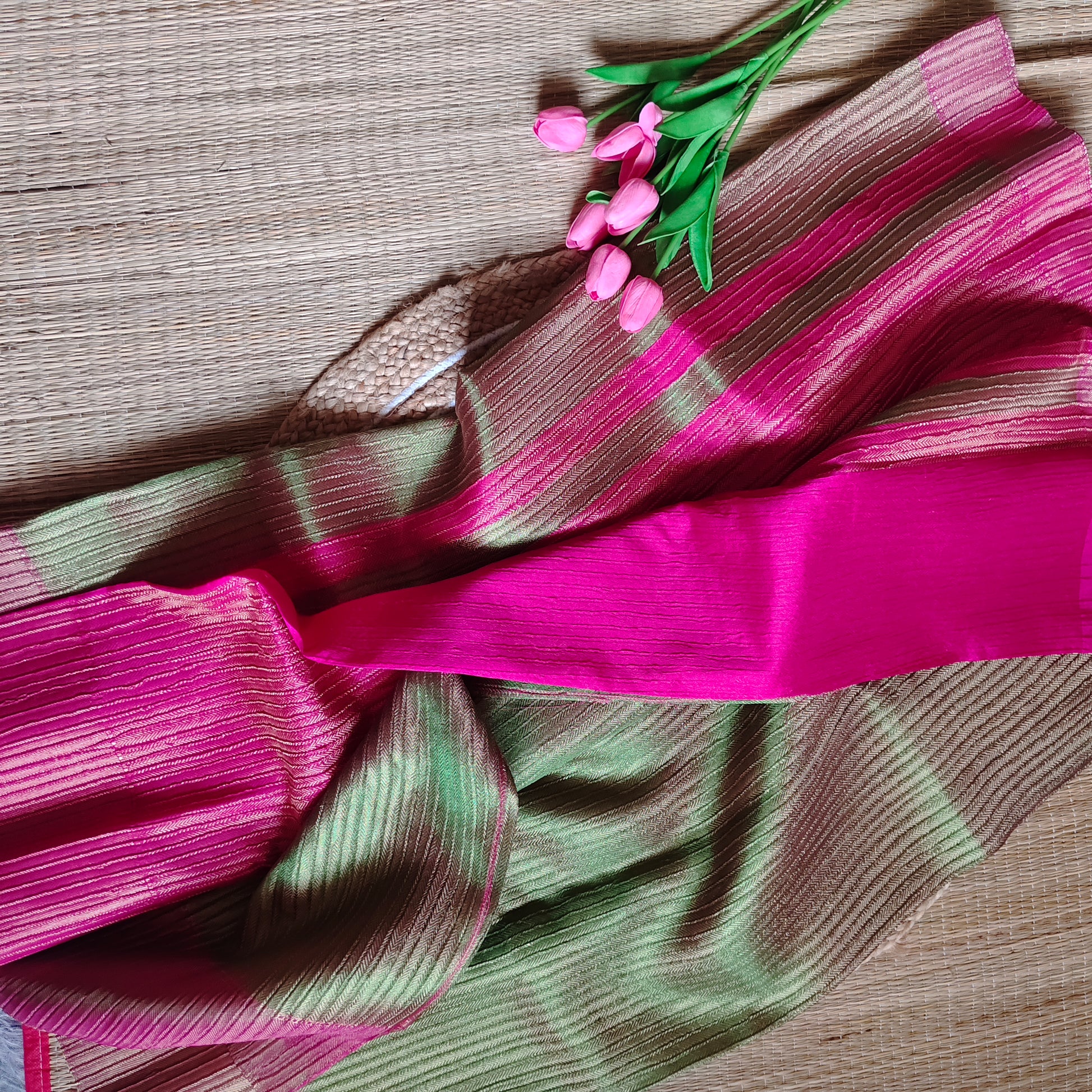 Crushed Green Tissue Saree | Pink Border - Golden Nivah